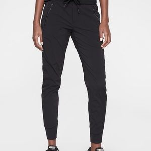 ATHLETA black trekker jogger 2.0